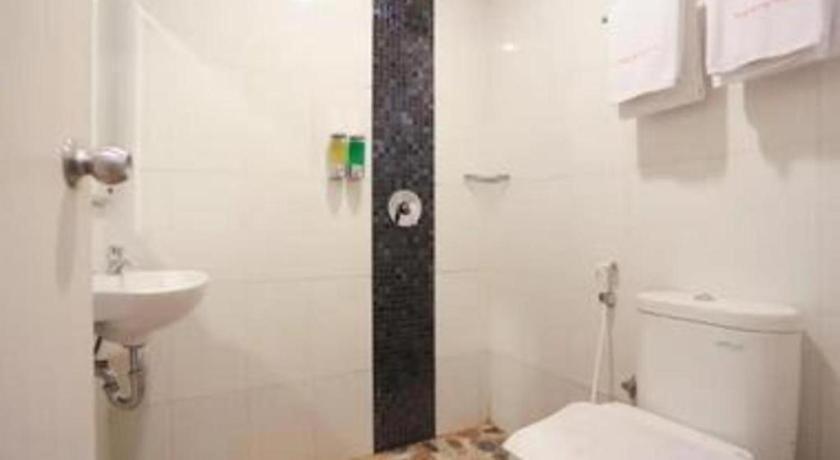 Makassar Beach Inn 2*